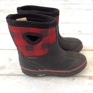 Boys Size 9/10 Snow Winter Rain Boots Waterproof Red Black Plaid Size 9 10 Kids